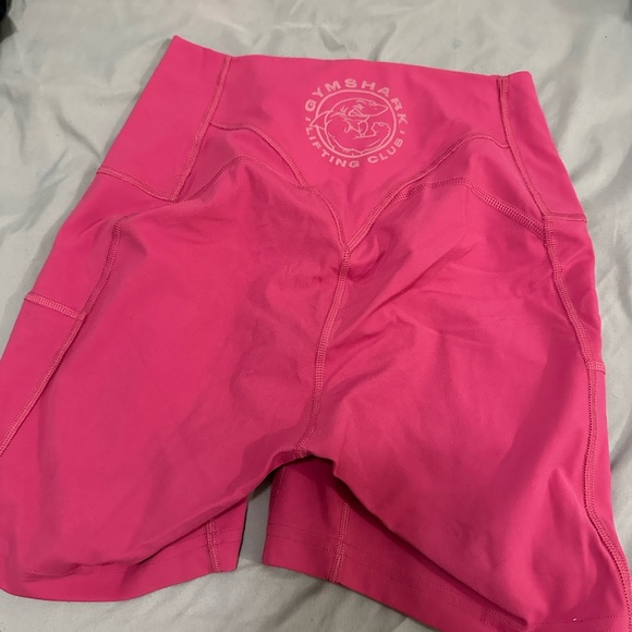 Gym shark shorts and top - Picture 3 of 9